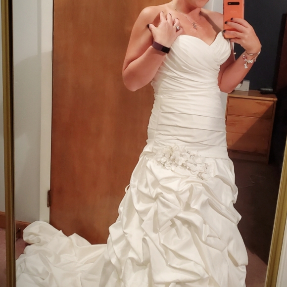 Ella Claire Wedding Bridal Gown - Picture 1 of 5